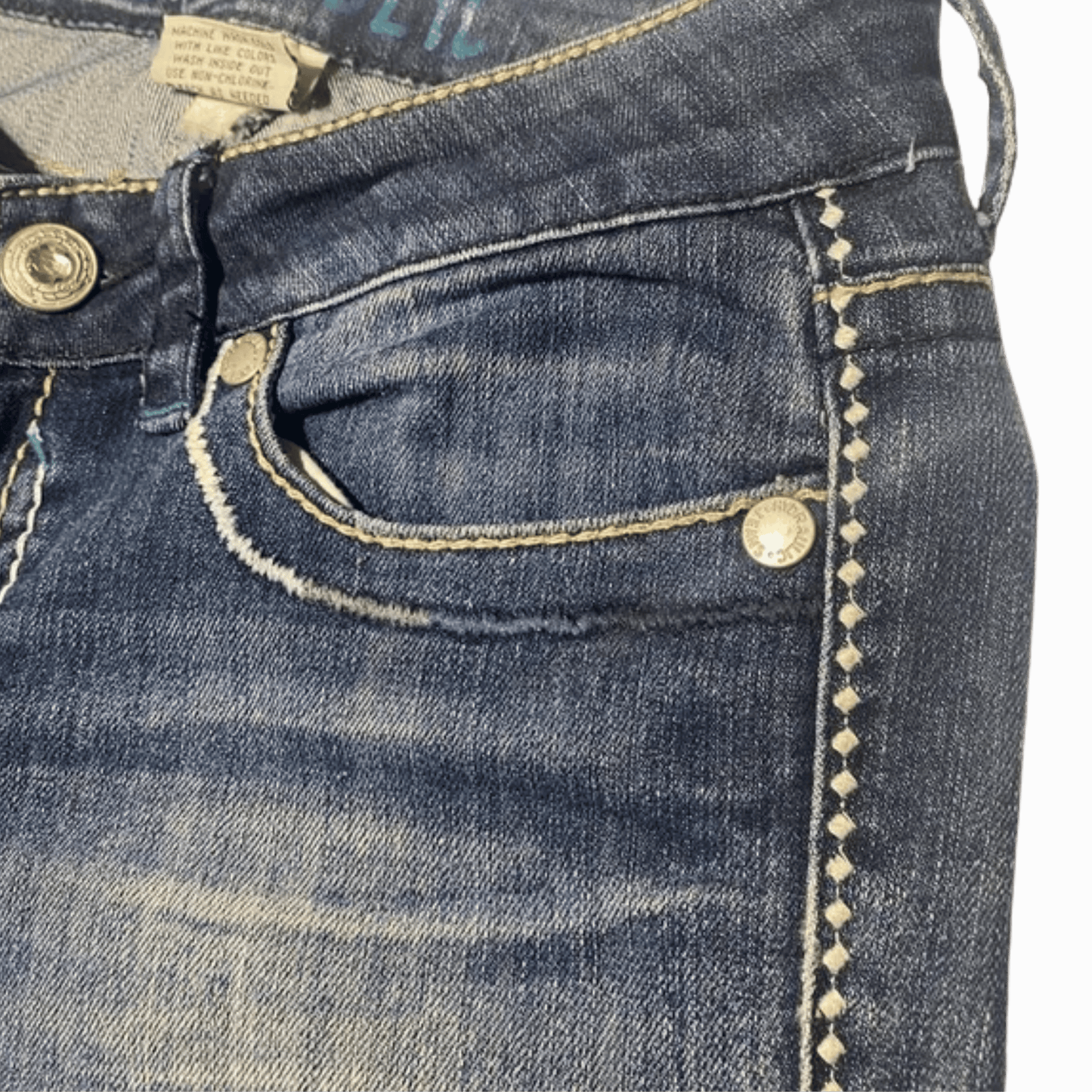 pocket of denim capri