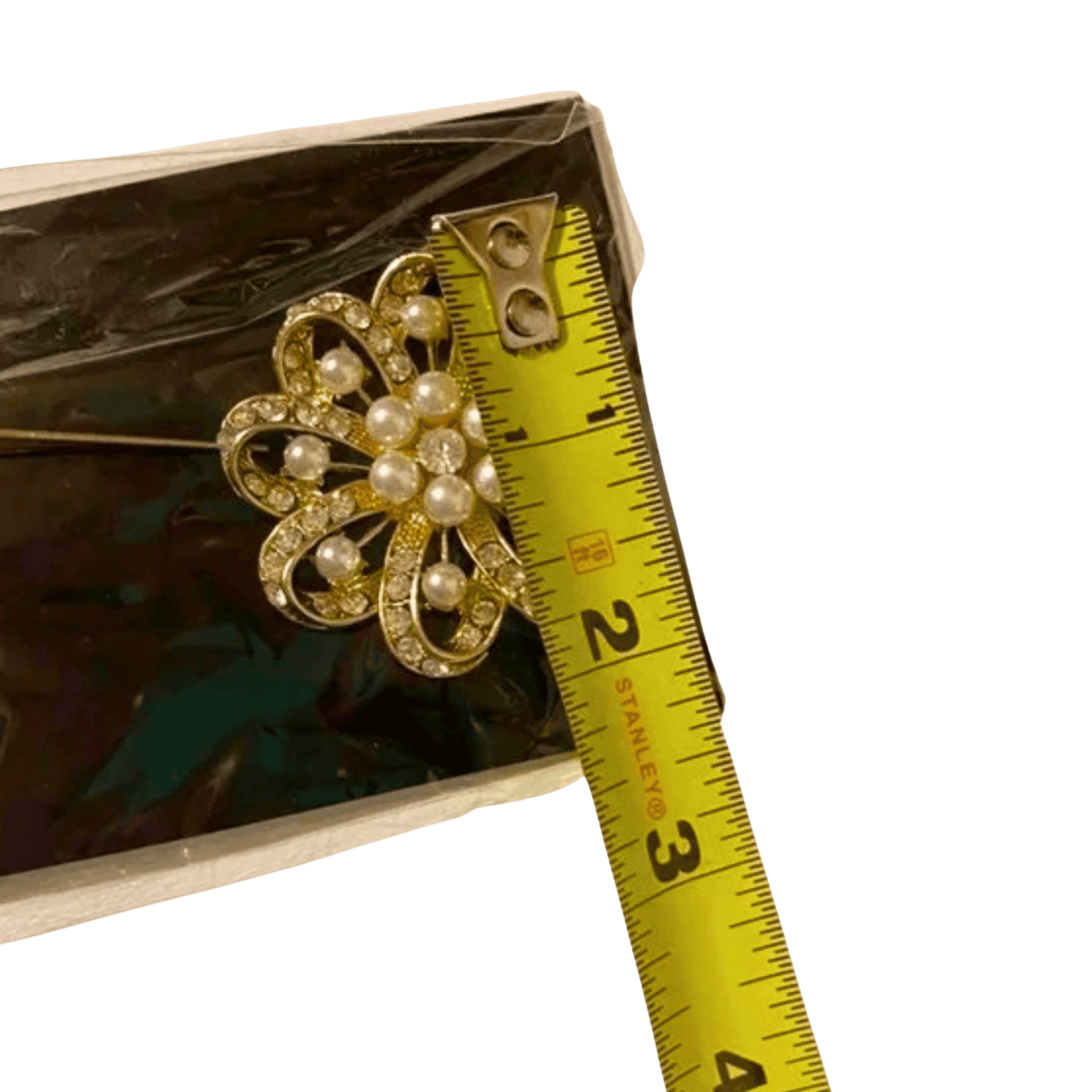 Gold brooch with pearls on a transparent background