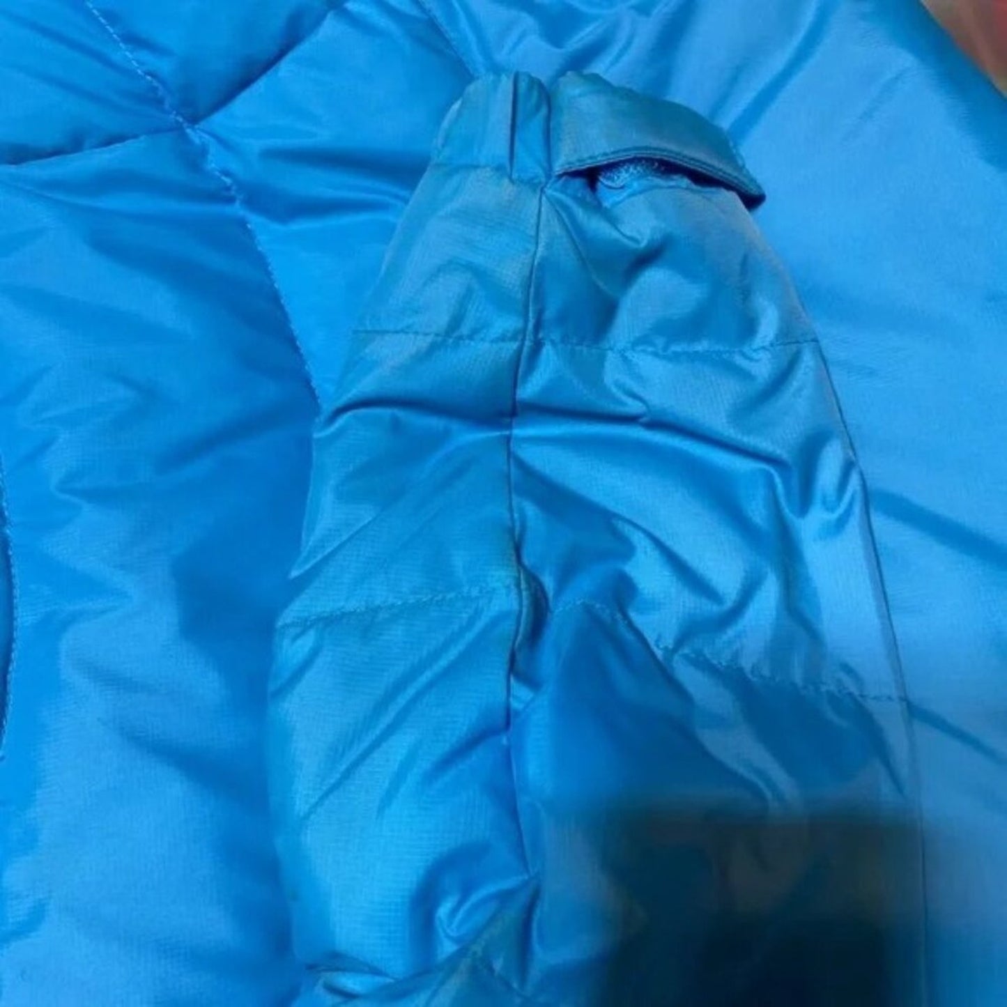 Blue sleeping bag on a blue background